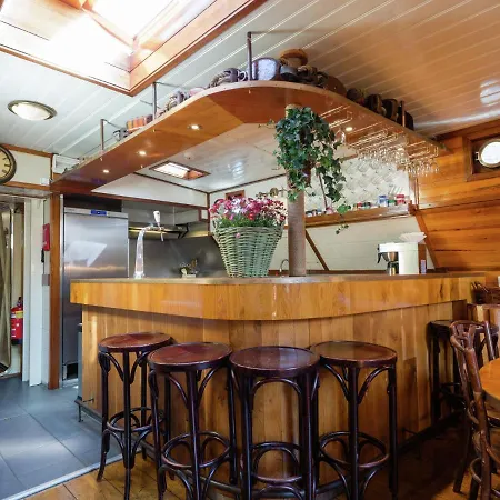 Boat In Leiden Near City Center & Museums Tekne