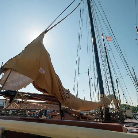 Boat In Leiden Near City Center & Museums Hotel na wodzie Lejda
