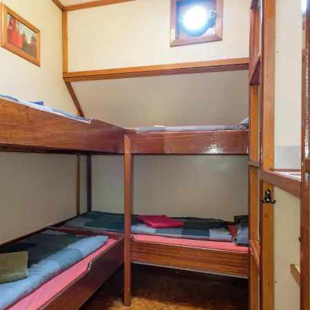 Hotel na wodzie Boat In Leiden Near City Center & Museums Lejda