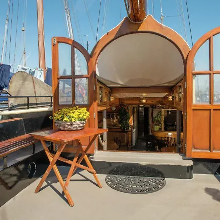 Hotel na wodzie Boat In Leiden Near City Center & Museums