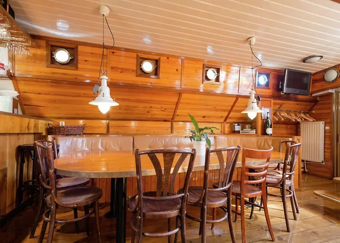 Hotel na wodzie Boat In Leiden Near City Center & Museums Lejda