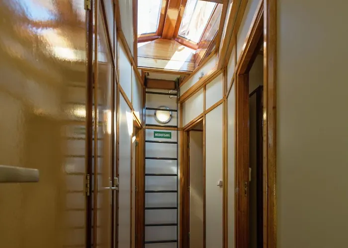 Boat In Leiden Near City Center & Museums * Lejda