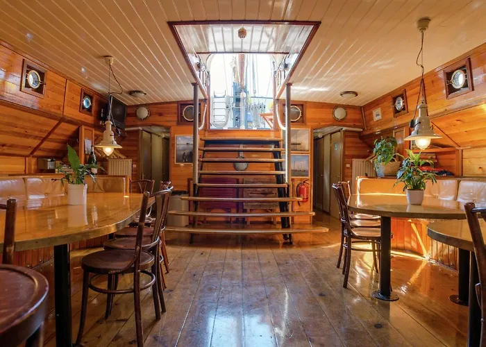 Hotel na wodzie Boat In Leiden Near City Center & Museums *