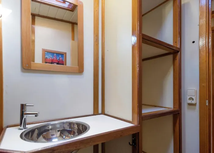 Boat In Leiden Near City Center & Museums * Lejda