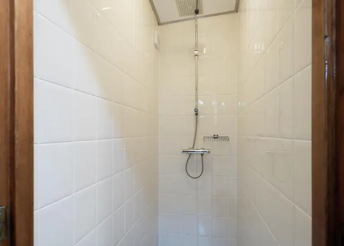 Boat In Leiden Near City Center & Museums Hotel na wodzie