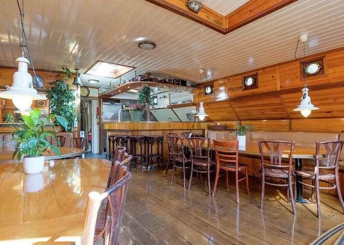 Botel Boat In Leiden Near City Center & Museums *