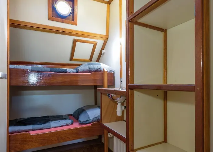 Boat In Leiden Near City Center & Museums Hotel na wodzie *