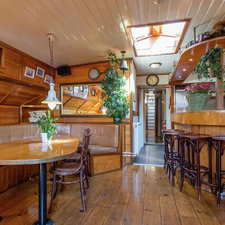 Boat In Leiden Near City Center & Museums Bådhotel *