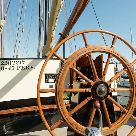 Boat In Leiden Near City Center & Museums Bådhotel Leiden