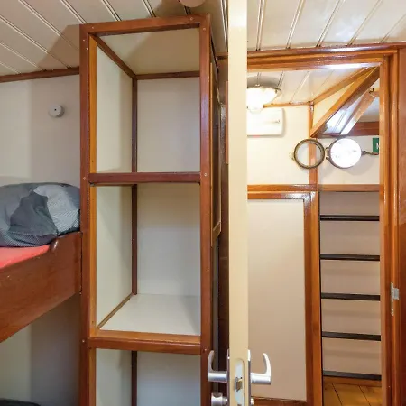 Boat In Leiden Near City Center & Museums Bådhotel Leiden