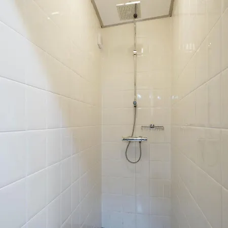 Boat In Leiden Near City Center & Museums Bådhotel