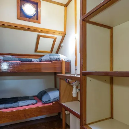 Boat In Leiden Near City Center & Museums Bådhotel *