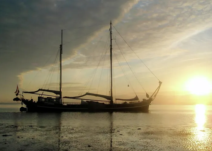 Tekne Boat In Leiden Near City Center & Museums *